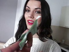 Sara Highlight flaunts pussy for money